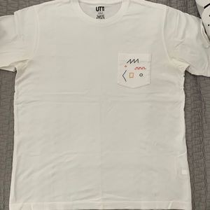 Uniqlo pocket graphic tee white large